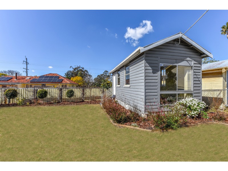 14 Beelbee Street, Harristown QLD 4350