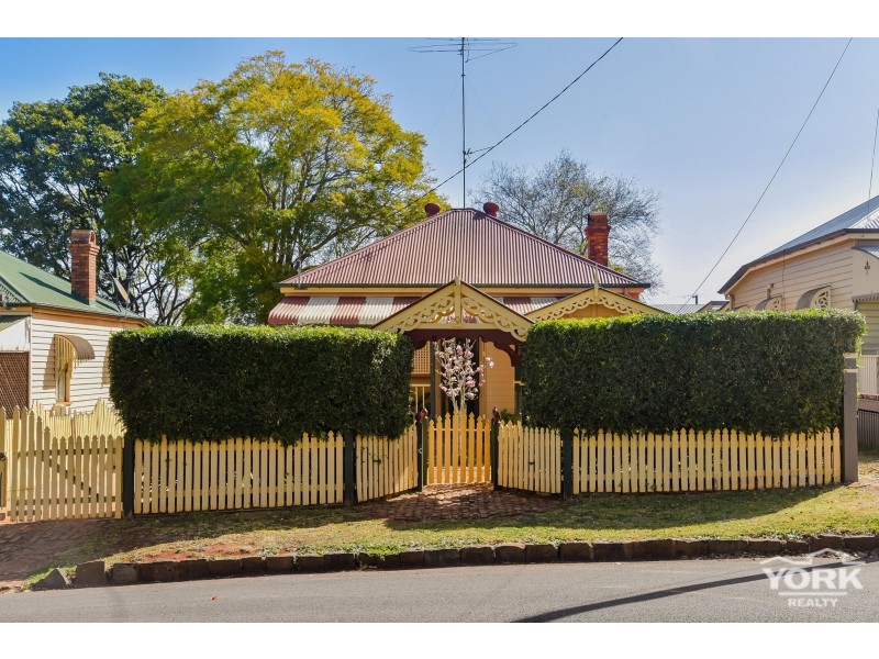 9 Grenier Street, North Toowoomba QLD 4350