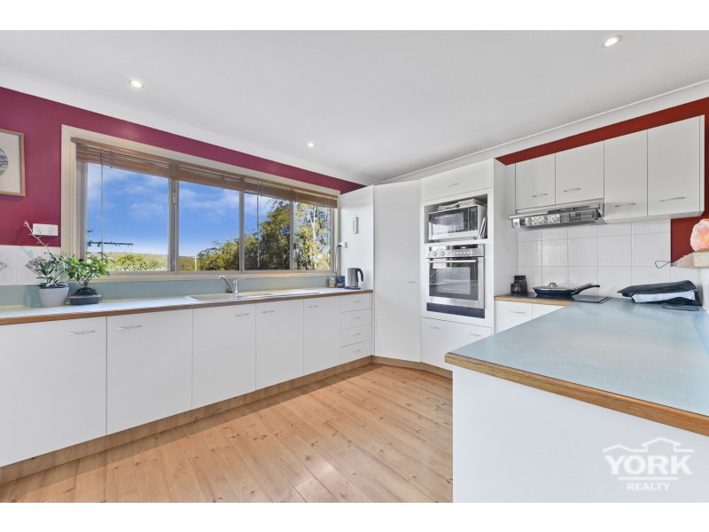 702 Murphys Creek Road, Upper Lockyer QLD 4352