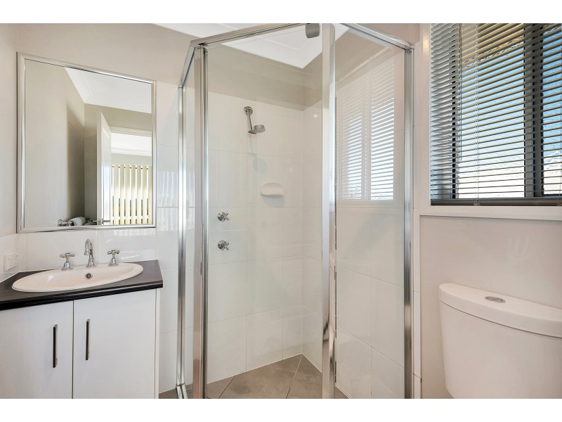 2/40 Shoesmith Road, Westbrook QLD 4350