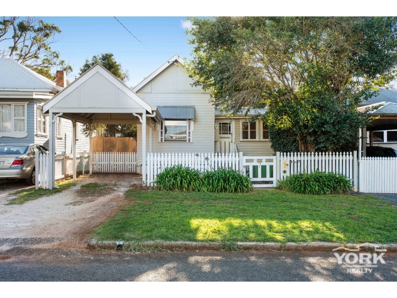 7 Ranfurly Street, Newtown QLD 4350