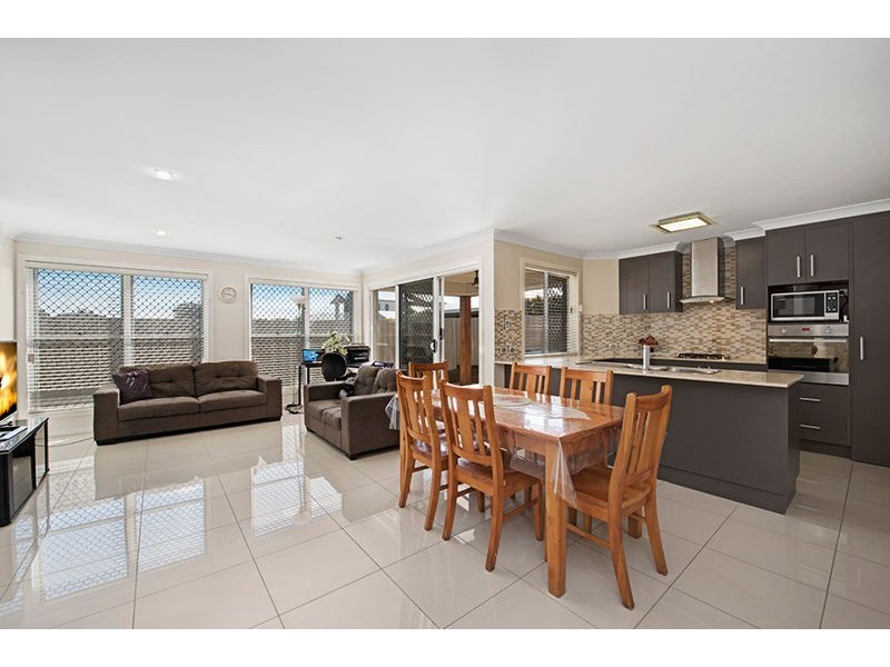 2/14 Ethan Street, Middle Ridge QLD 4350