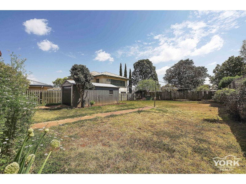 6 Ida Street, South Toowoomba QLD 4350