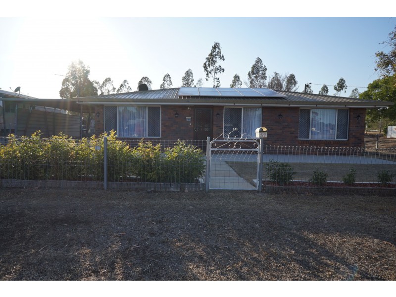 27 York Street, Oakey QLD 4401