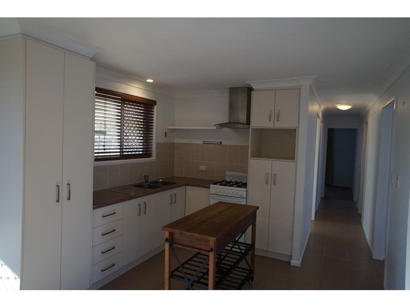 27 York Street, Oakey QLD 4401