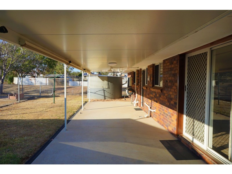 27 York Street, Oakey QLD 4401