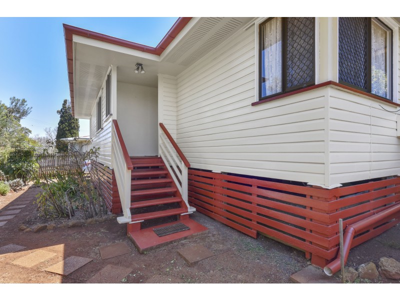 33 Walsh Street, Harlaxton QLD 4350