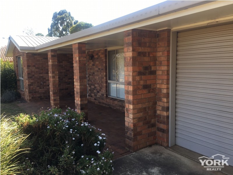 8 Jacinta Court, Wilsonton QLD 4350