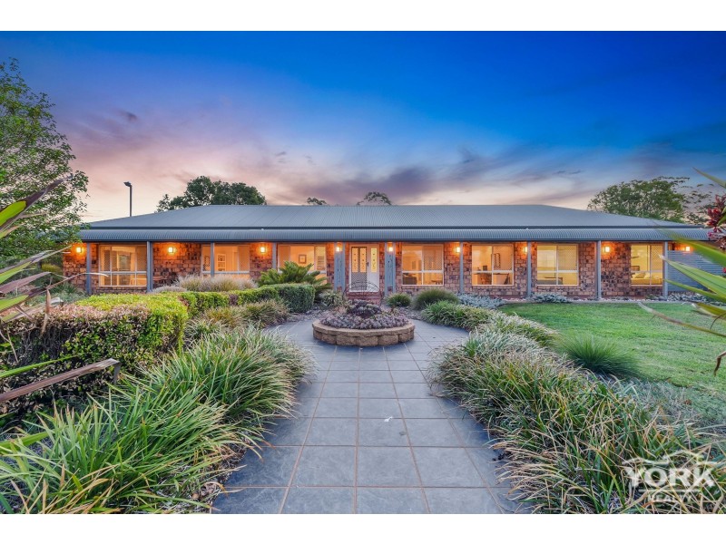 1 Berghofer Drive, Highfields QLD 4352
