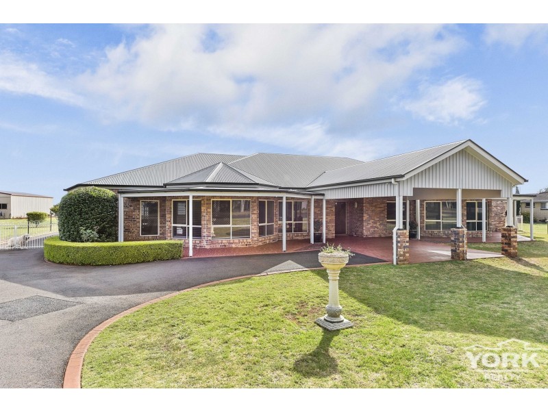 27 Cawdor Road, Highfields QLD 4352
