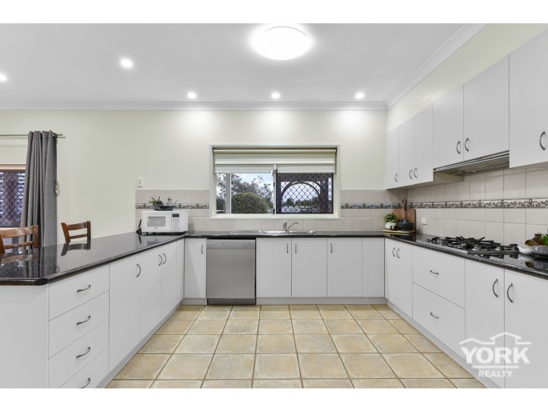 27 Cawdor Road, Highfields QLD 4352