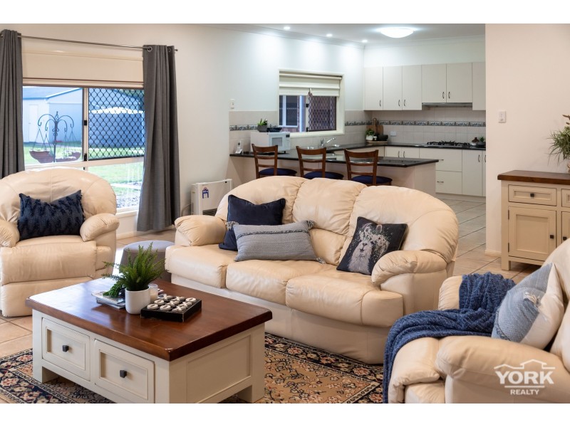 27 Cawdor Road, Highfields QLD 4352
