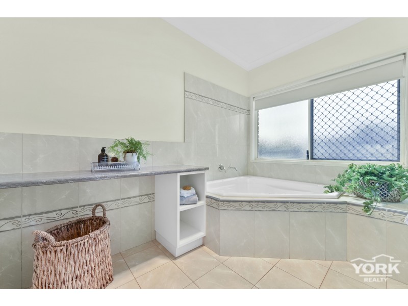 27 Cawdor Road, Highfields QLD 4352