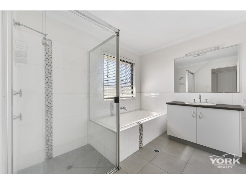 37 Ashford Drive, Wyreema QLD 4352