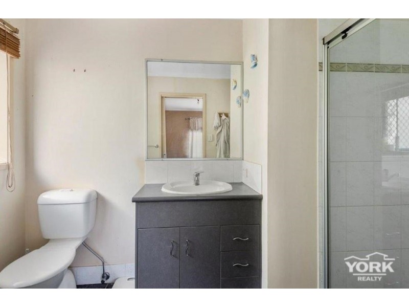 231 New England Highway, Harlaxton QLD 4350