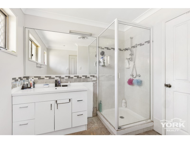 271 New England Highway, Harlaxton QLD 4350