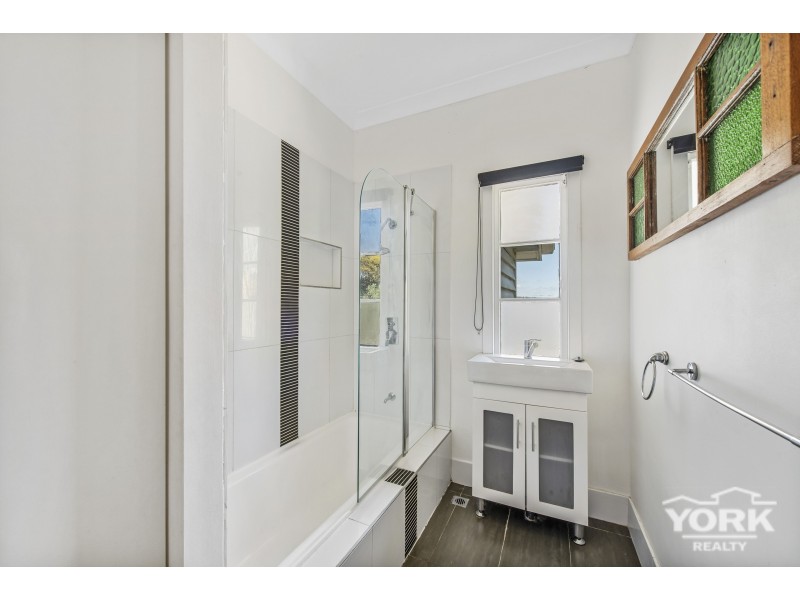 13 Catherine Crescent, Kingsthorpe QLD 4400