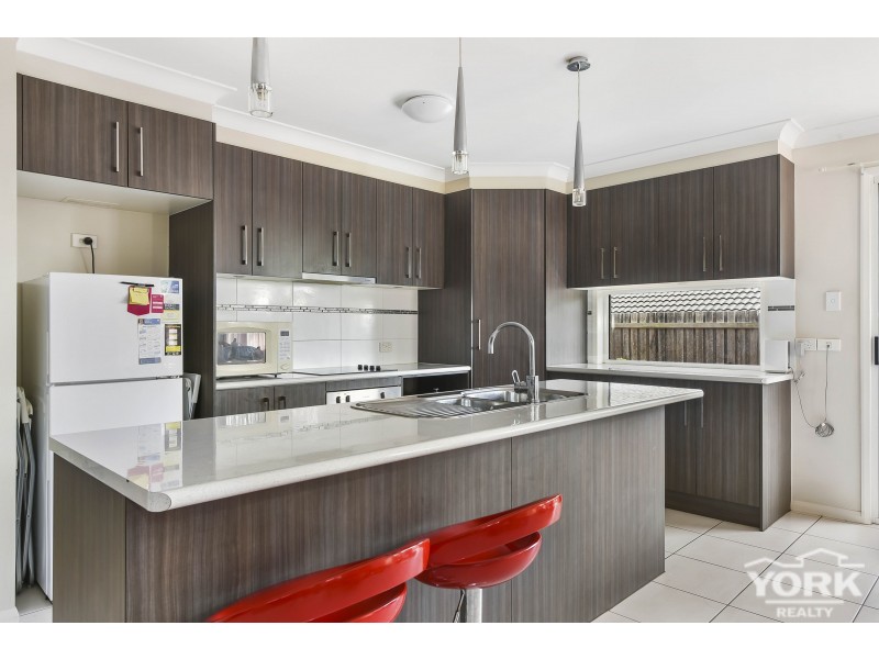 24 Murray Street, Oakey QLD 4401