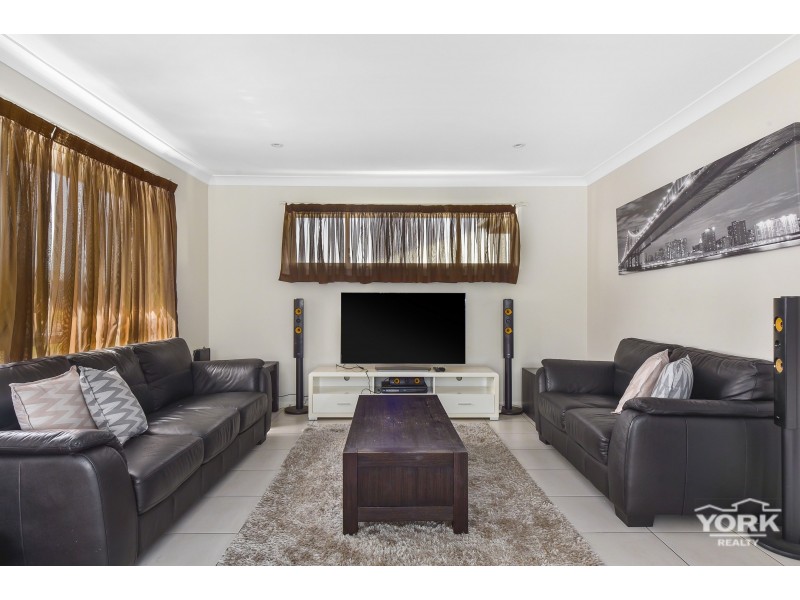 24 Murray Street, Oakey QLD 4401