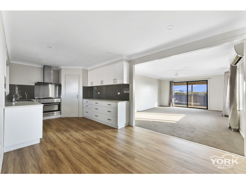 19 Cary Road, Glenvale QLD 4350