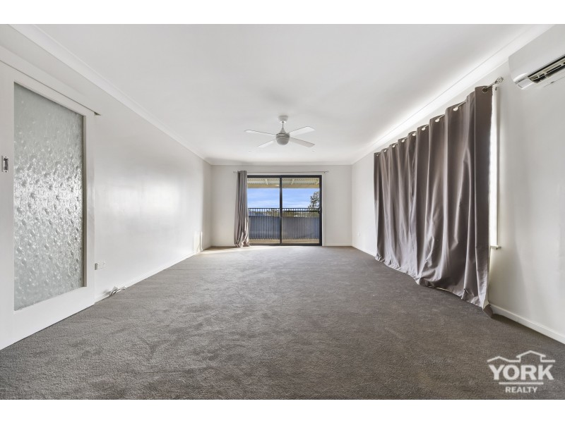 19 Cary Road, Glenvale QLD 4350