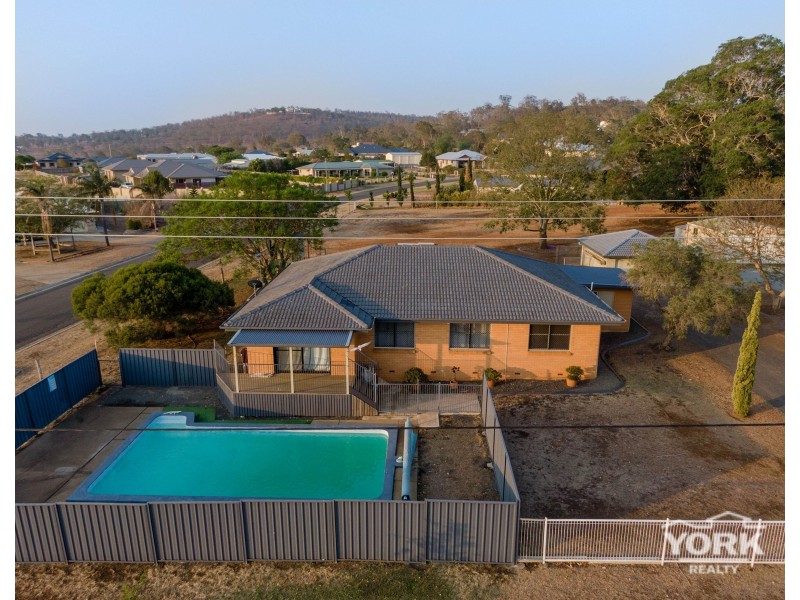 19 Cary Road, Glenvale QLD 4350