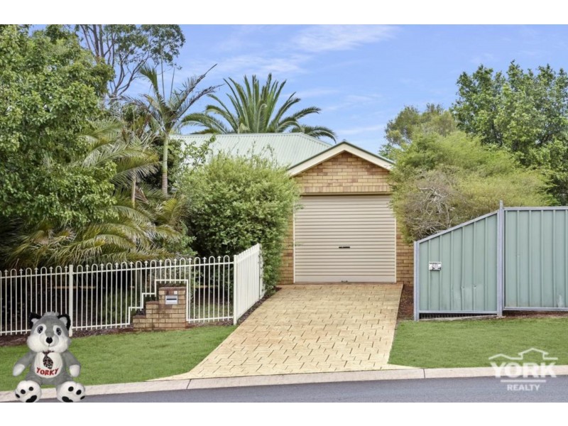 1 Gainsborough Drive, Glenvale QLD 4350