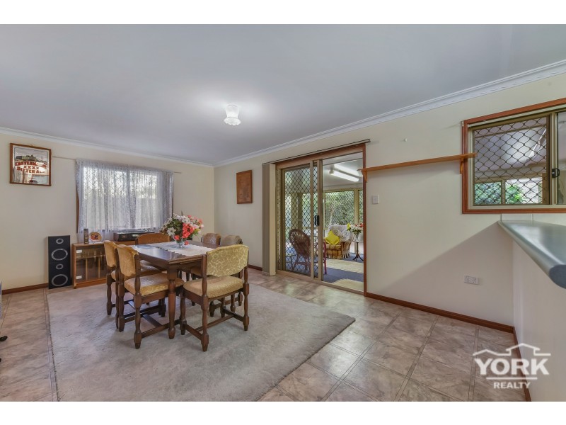 1 Gainsborough Drive, Glenvale QLD 4350