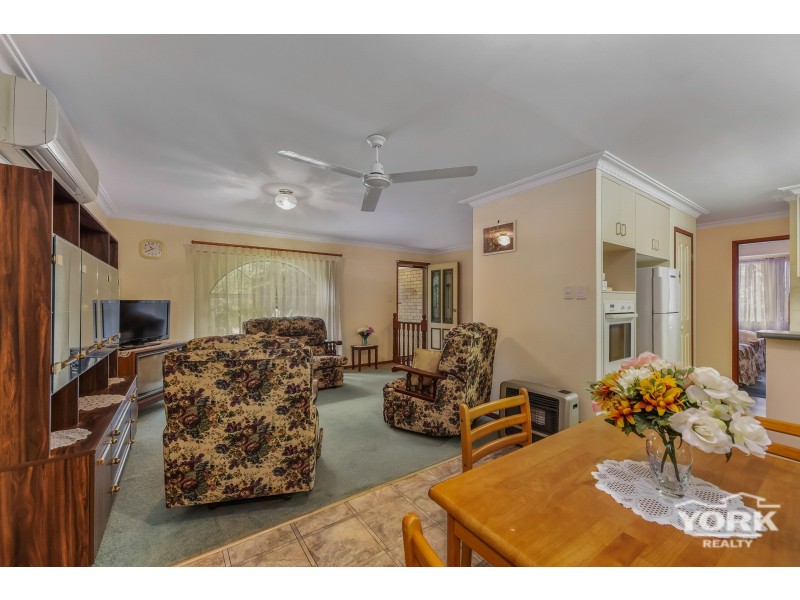 1 Gainsborough Drive, Glenvale QLD 4350