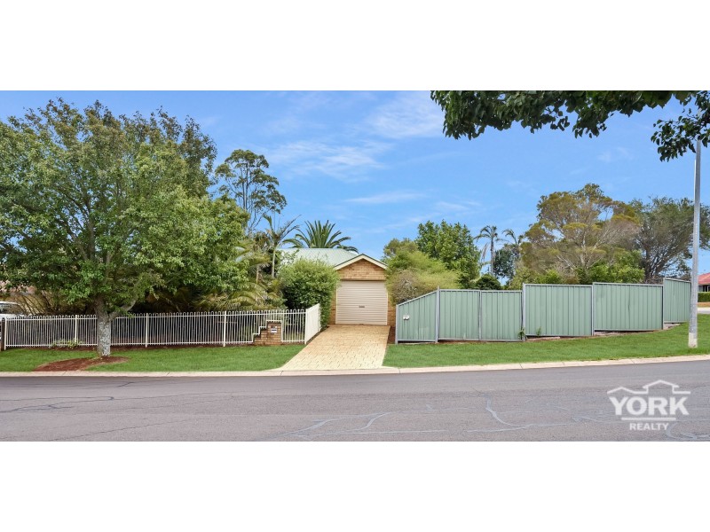 1 Gainsborough Drive, Glenvale QLD 4350