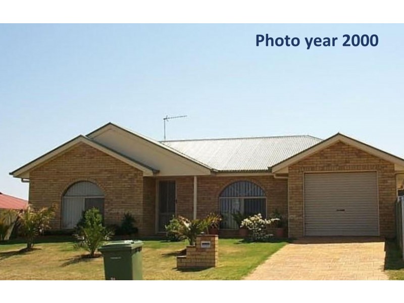 1 Gainsborough Drive, Glenvale QLD 4350