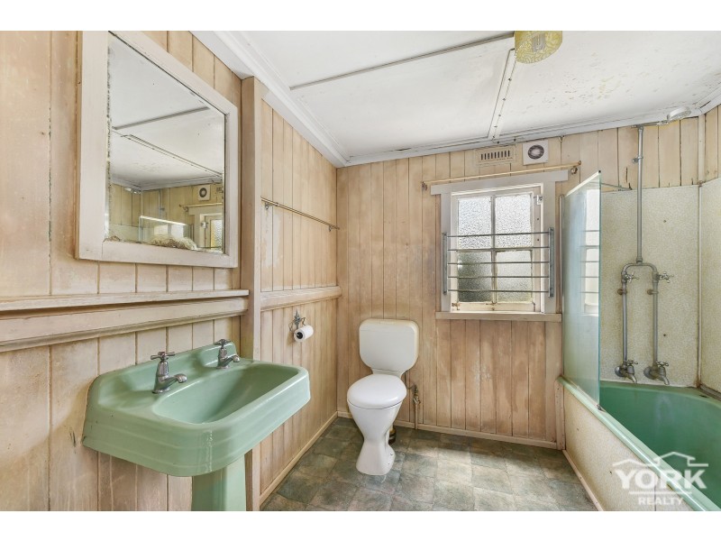 11 Cohoe Street, East Toowoomba QLD 4350