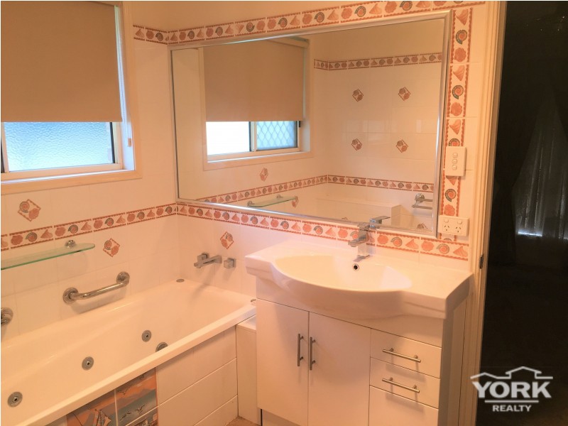 16 Willowburn Drive, Rockville QLD 4350