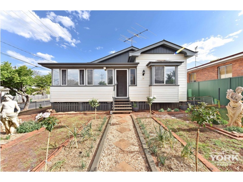 2 Peak Street, Harristown QLD 4350