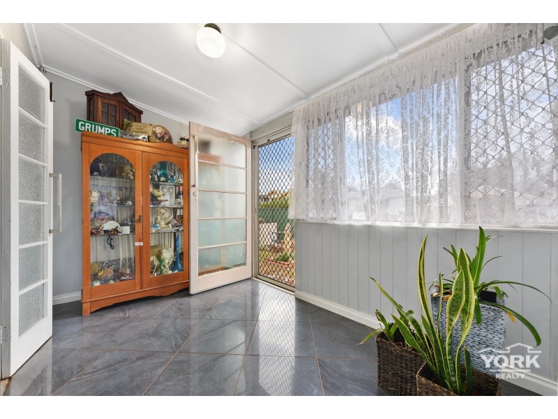 2 Peak Street, Harristown QLD 4350