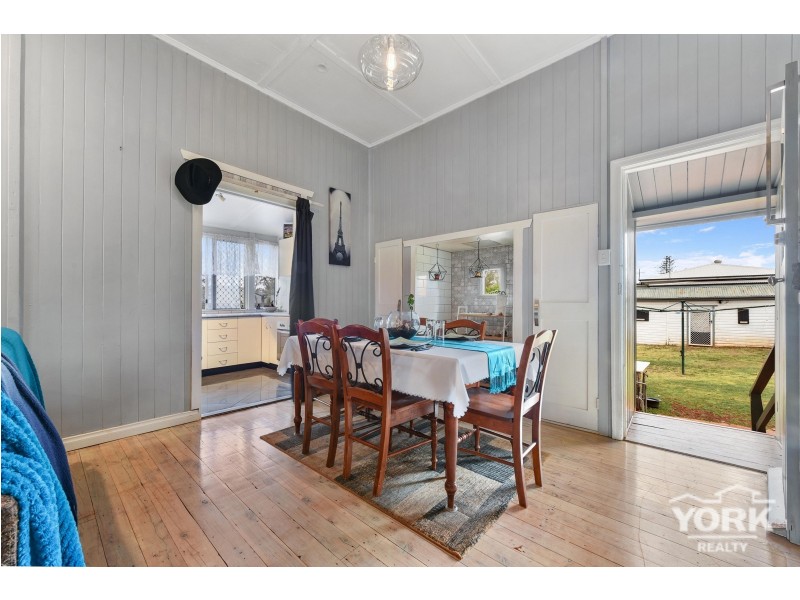 2 Peak Street, Harristown QLD 4350