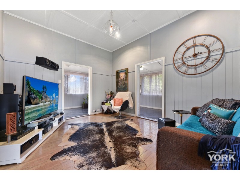 2 Peak Street, Harristown QLD 4350
