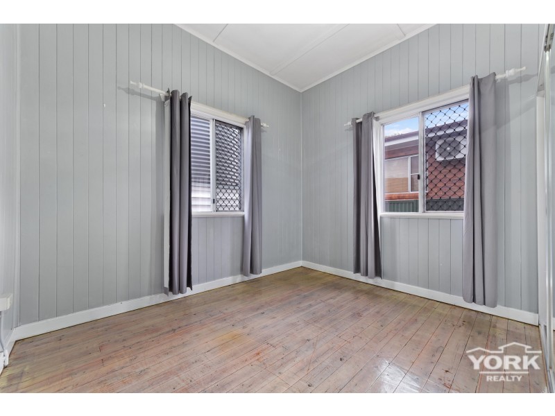2 Peak Street, Harristown QLD 4350