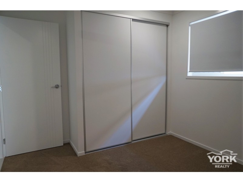 2/18 Diva Lane, Glenvale QLD 4350