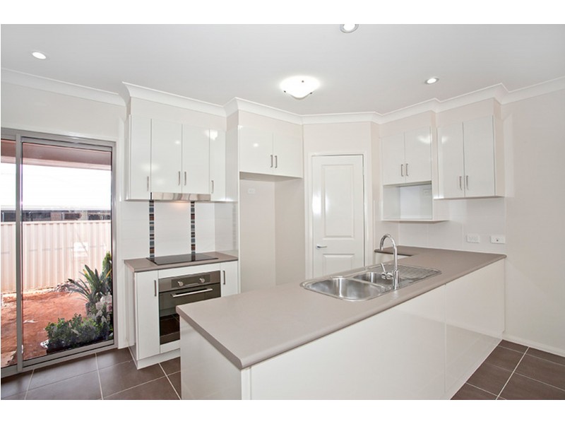 2/7 Alexander Avenue, Highfields QLD 4352