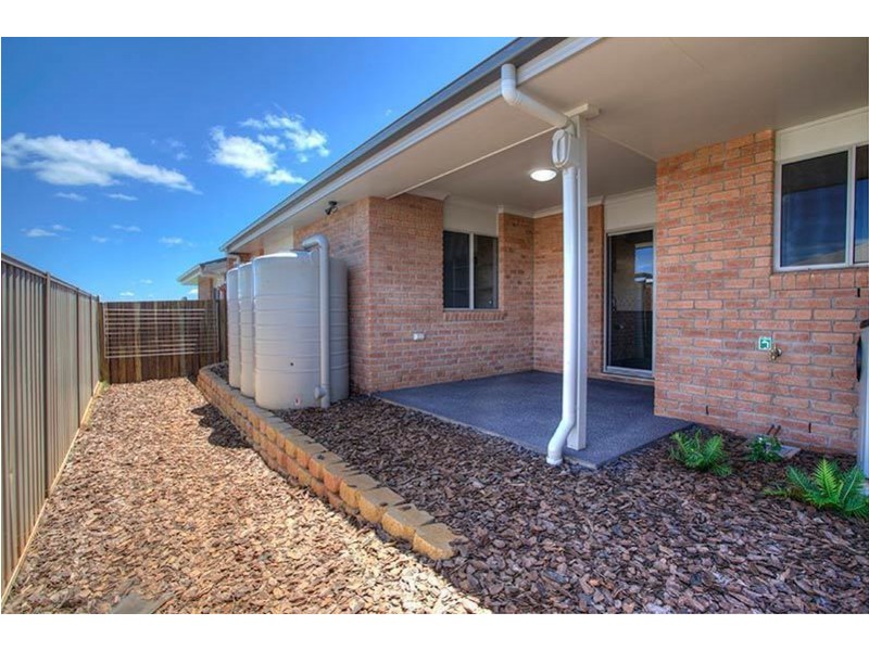 2/7 Alexander Avenue, Highfields QLD 4352