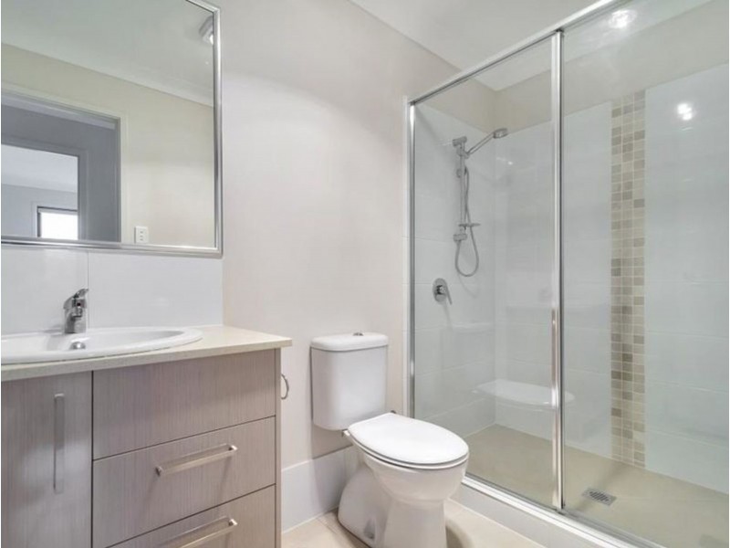 6 Parkview Drive, Glenvale QLD 4350