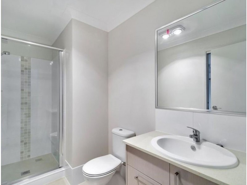 6 Parkview Drive, Glenvale QLD 4350