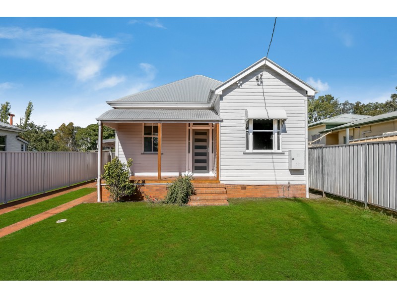 30 Goggs Street, Toowoomba City QLD 4350