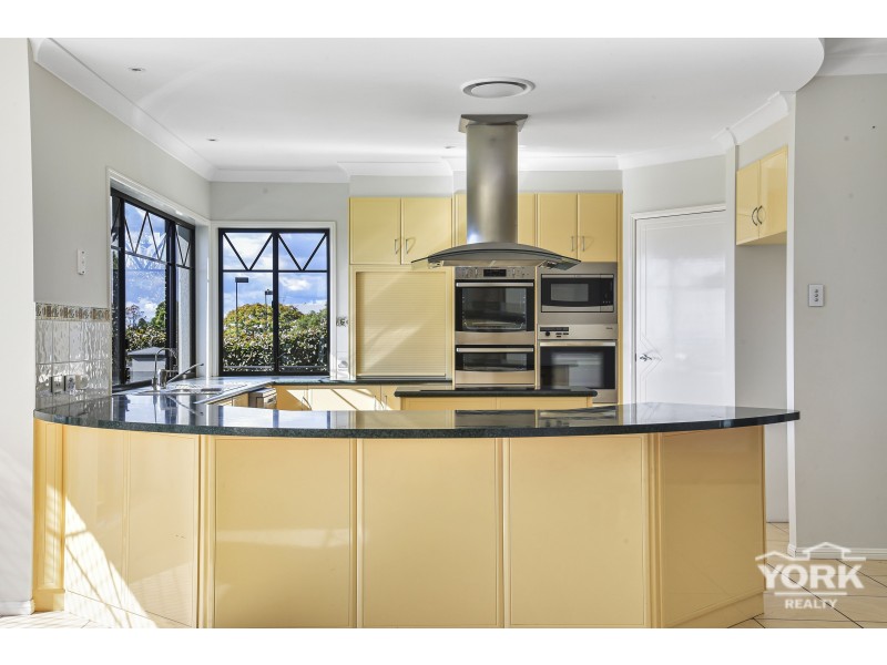 43 Windemere Terrace, Mount Lofty QLD 4350