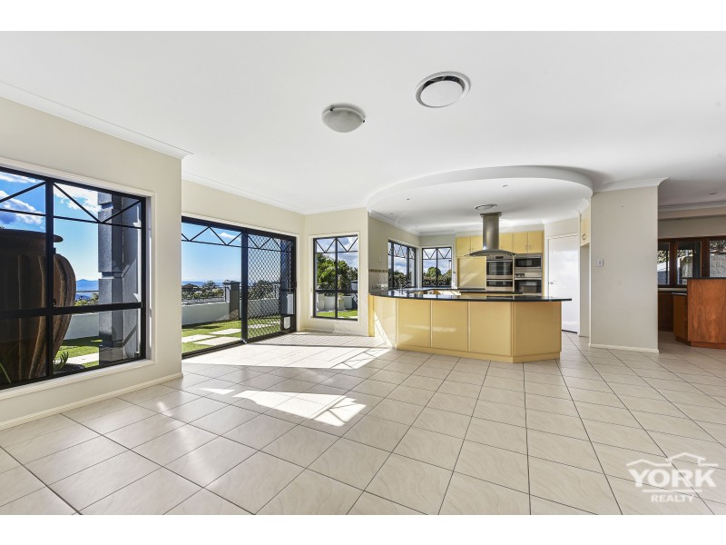 43 Windemere Terrace, Mount Lofty QLD 4350
