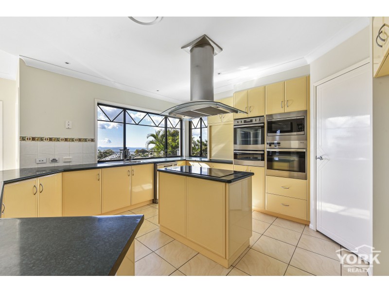 43 Windemere Terrace, Mount Lofty QLD 4350