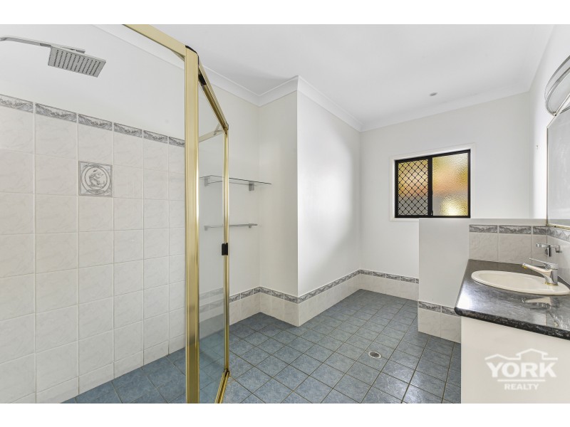 43 Windemere Terrace, Mount Lofty QLD 4350