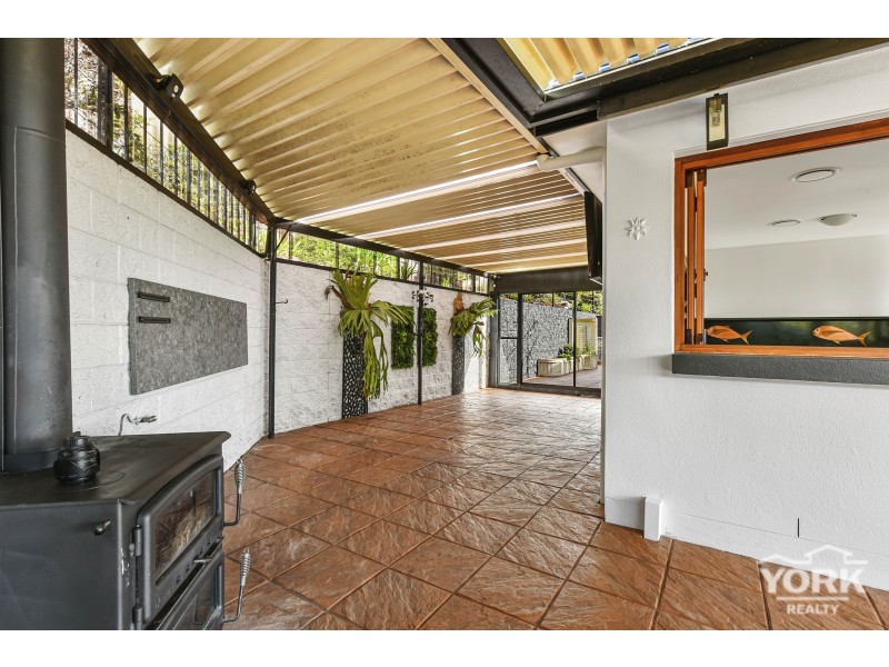 43 Windemere Terrace, Mount Lofty QLD 4350