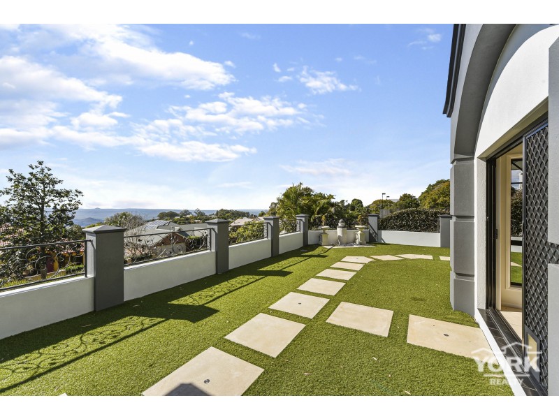 43 Windemere Terrace, Mount Lofty QLD 4350